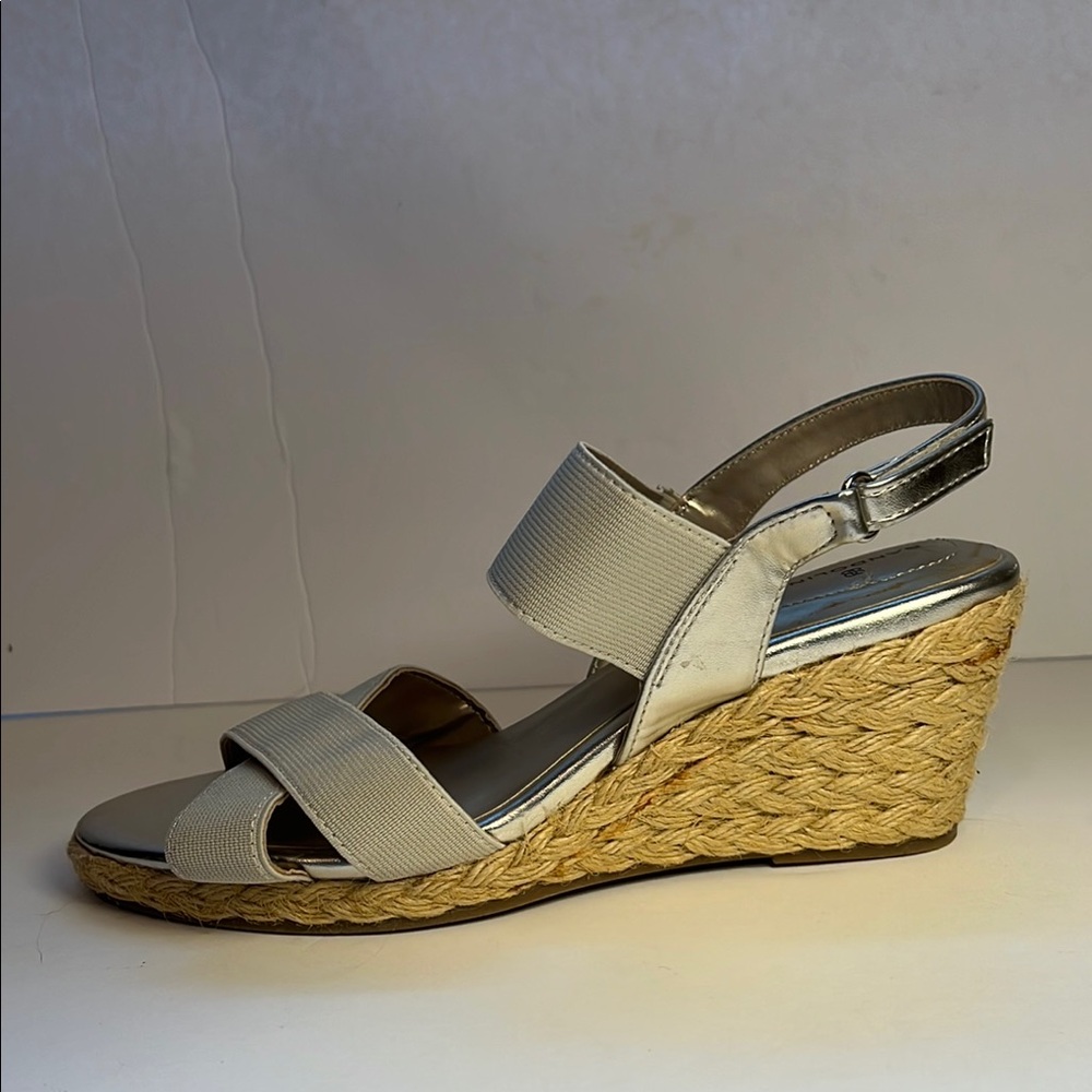 Bandolino Hearsay 2 Womens Slingback Wedge Heel Sandal Size 8.5M w/Beige Fabric - Picture 7 of 11